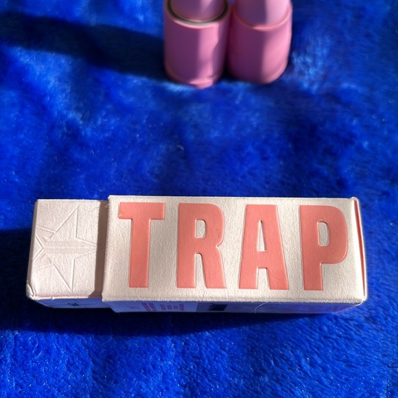 Jeffree Star velvet trap lipstick - Picture 4 of 5